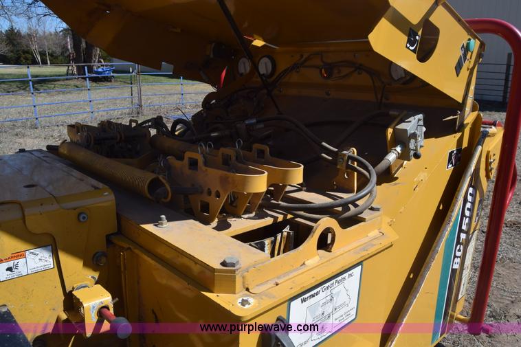 image for item K8607 2006 Vermeer BC1500 wood chipper