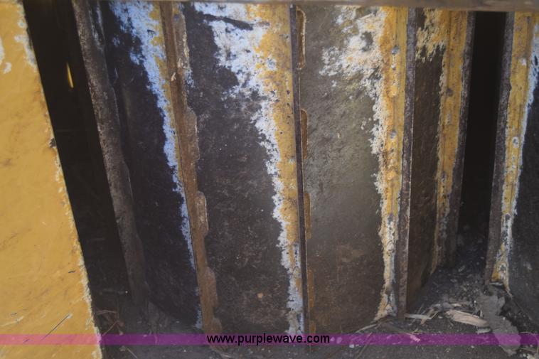 image for item K8607 2006 Vermeer BC1500 wood chipper