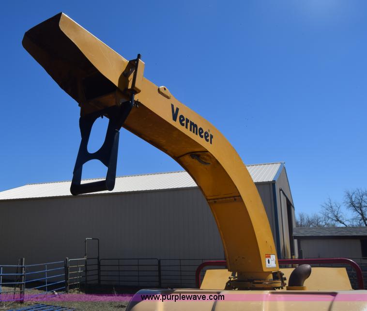 image for item K8607 2006 Vermeer BC1500 wood chipper