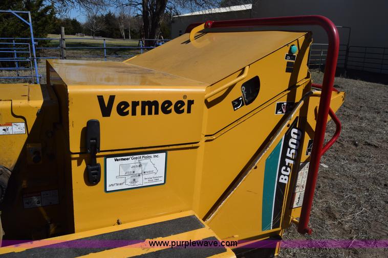 image for item K8607 2006 Vermeer BC1500 wood chipper