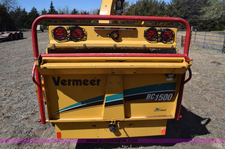 image for item K8607 2006 Vermeer BC1500 wood chipper