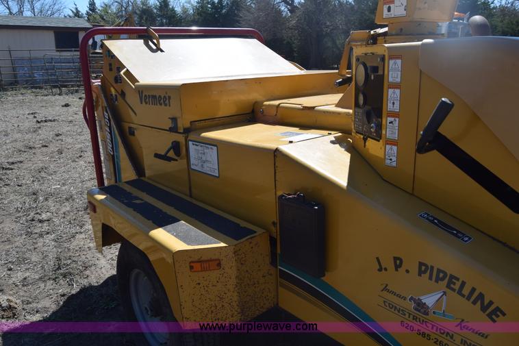 image for item K8607 2006 Vermeer BC1500 wood chipper