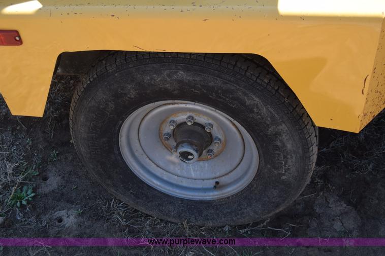 image for item K8607 2006 Vermeer BC1500 wood chipper