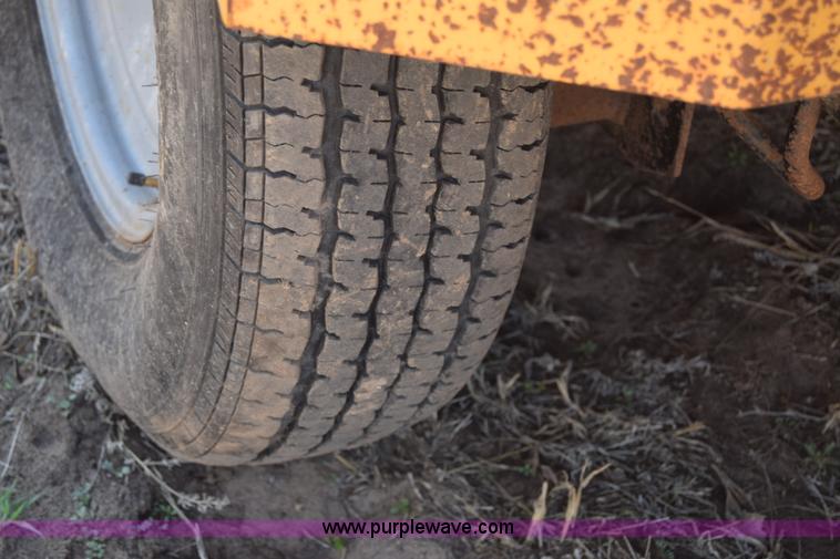 image for item K8607 2006 Vermeer BC1500 wood chipper