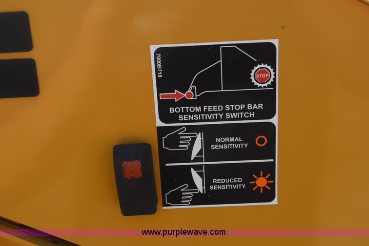 image for item K8607 2006 Vermeer BC1500 wood chipper