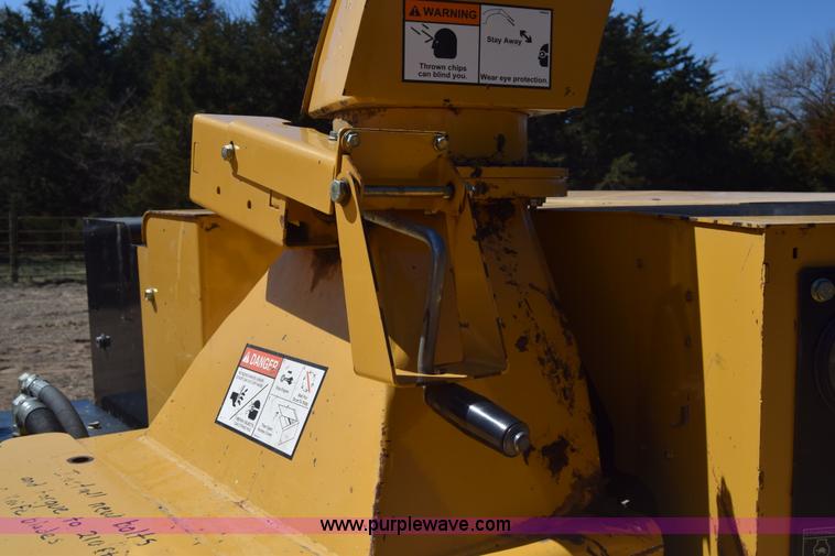 image for item K8607 2006 Vermeer BC1500 wood chipper