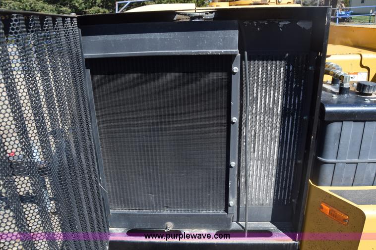 image for item K8607 2006 Vermeer BC1500 wood chipper