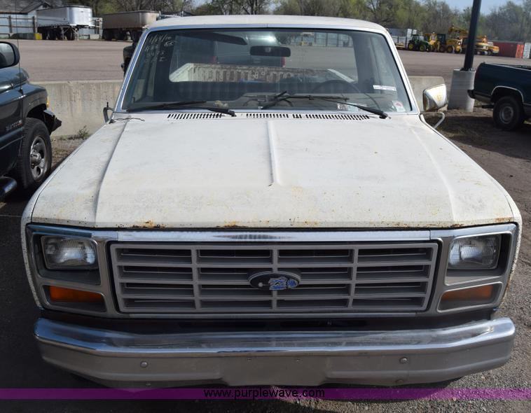 image for item BW9405 1982 Ford F150 pickup truck