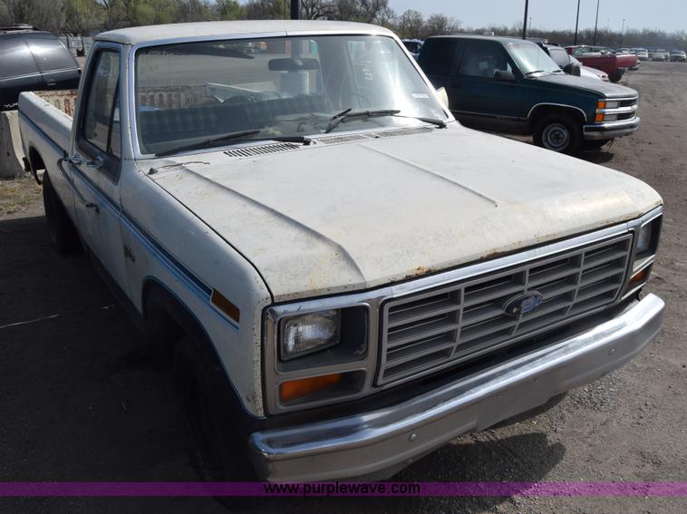 image for item BW9405 1982 Ford F150 pickup truck