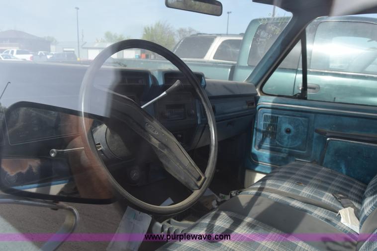image for item BW9405 1982 Ford F150 pickup truck