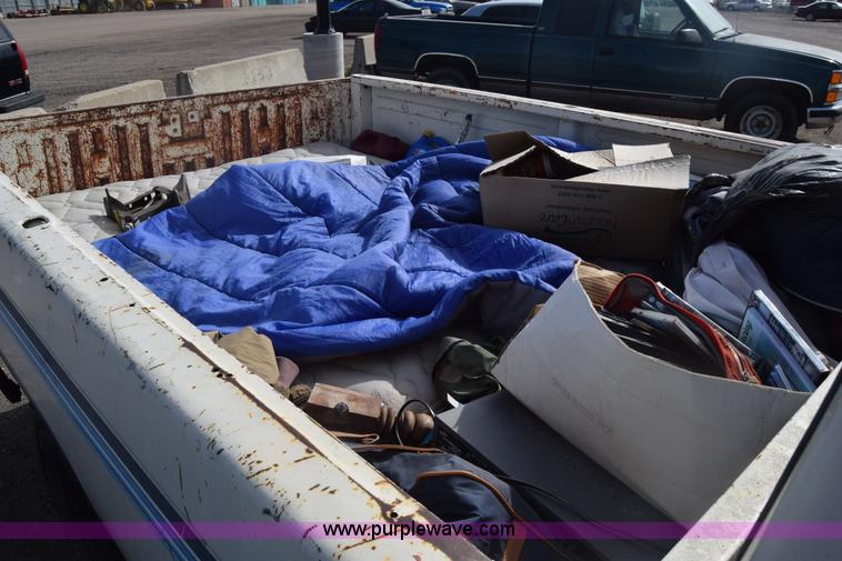 image for item BW9405 1982 Ford F150 pickup truck