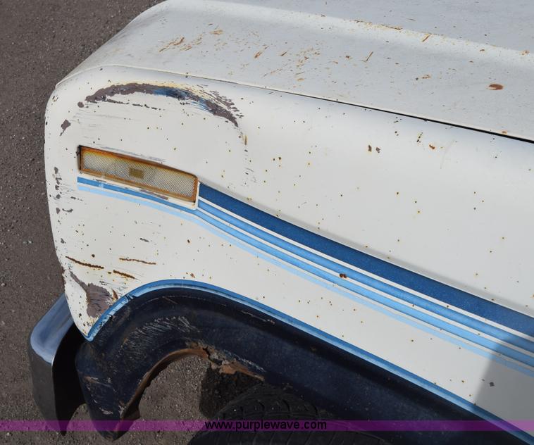 image for item BW9405 1982 Ford F150 pickup truck