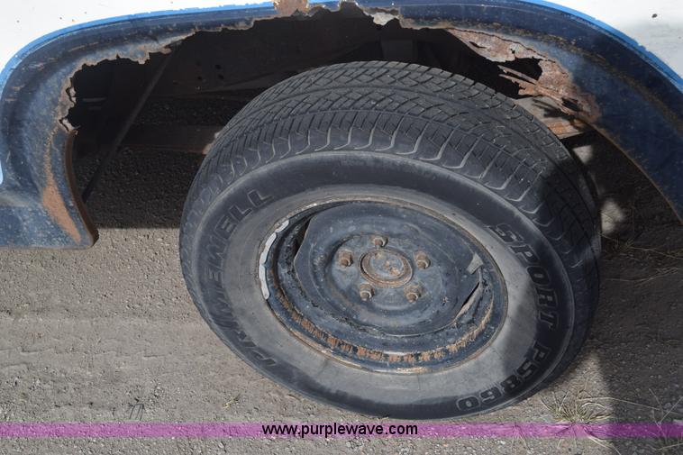 image for item BW9405 1982 Ford F150 pickup truck