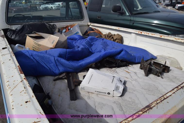 image for item BW9405 1982 Ford F150 pickup truck