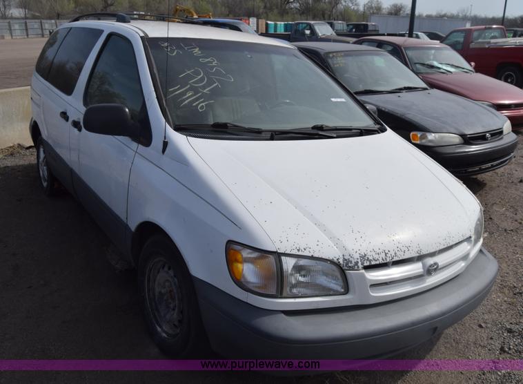 image for item BW9407 2000 Toyota Sienna van