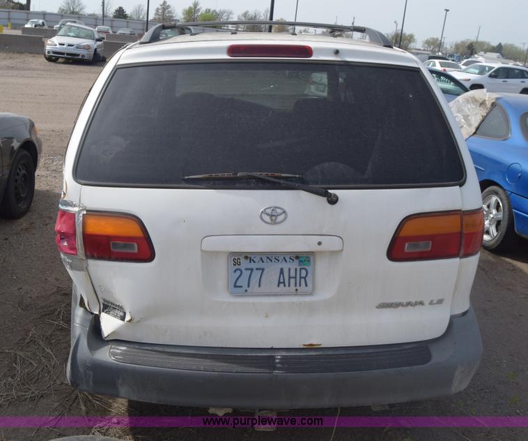 image for item BW9407 2000 Toyota Sienna van
