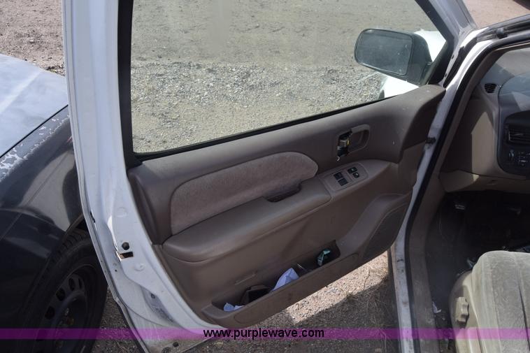 image for item BW9407 2000 Toyota Sienna van