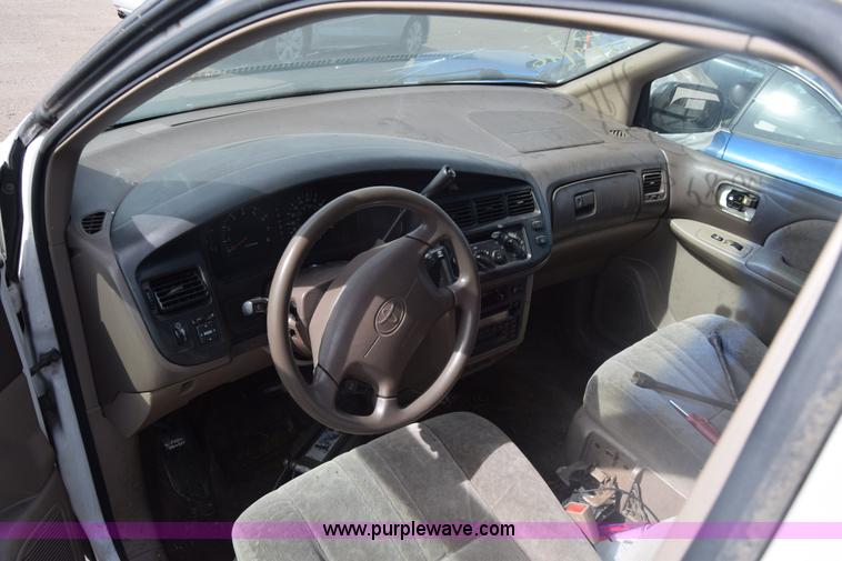 image for item BW9407 2000 Toyota Sienna van