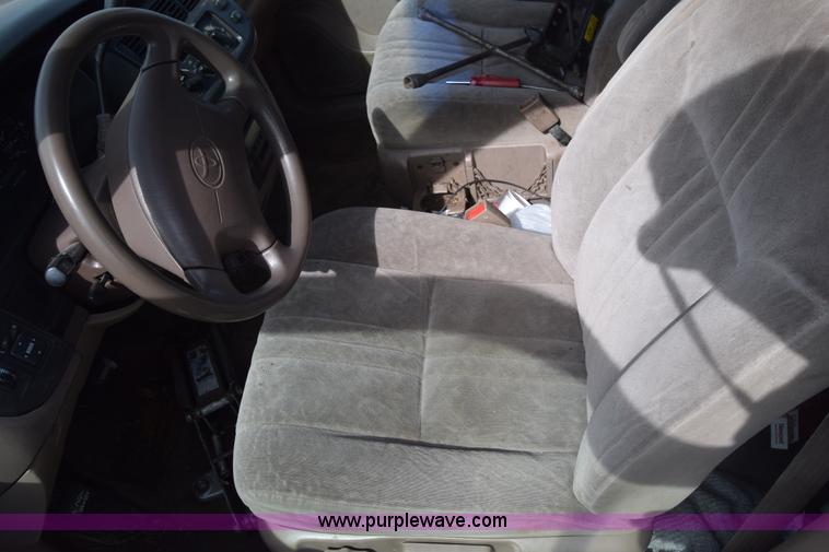 image for item BW9407 2000 Toyota Sienna van