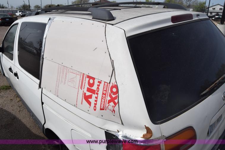 image for item BW9407 2000 Toyota Sienna van