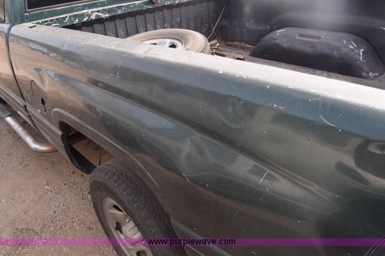 image for item BW9410 2001 Dodge Ram 1500 Ext. Cab pickup truck