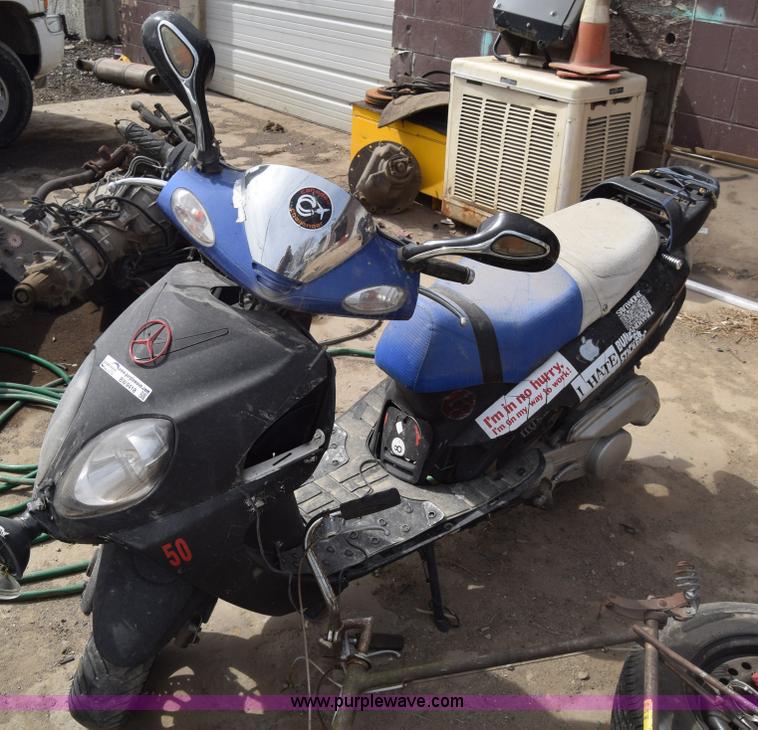 image for item BW9418 2008 Wang Wang moped