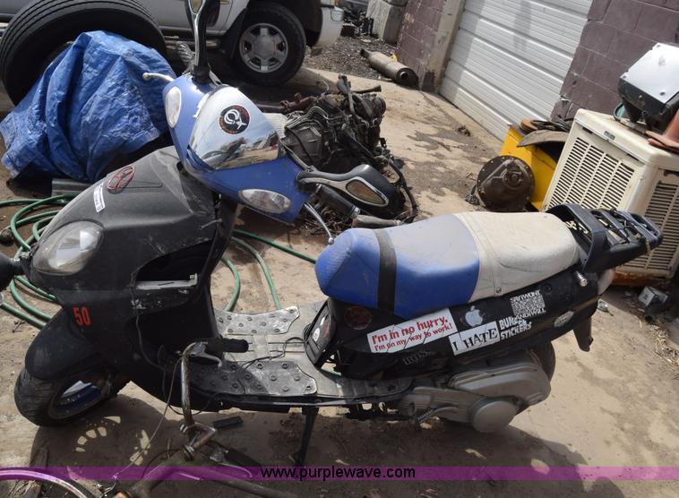 image for item BW9418 2008 Wang Wang moped