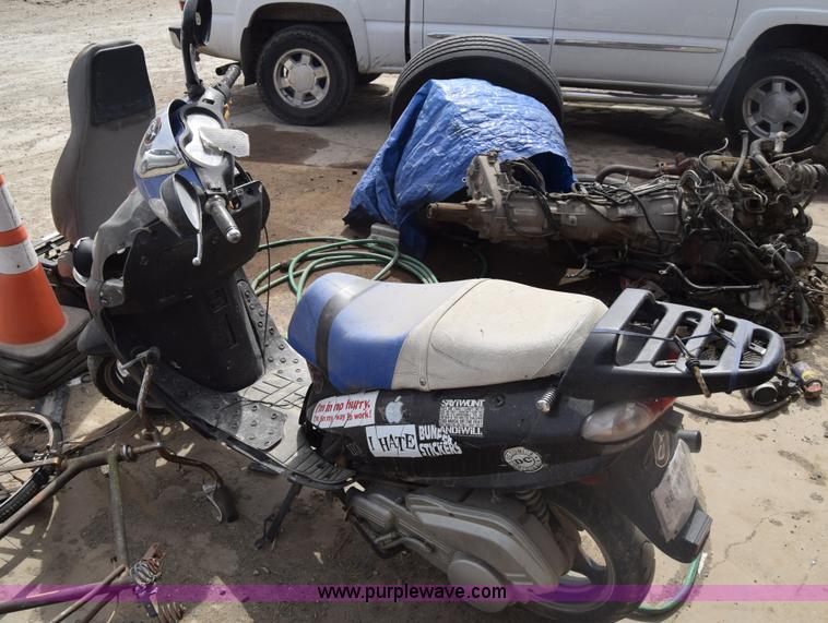 image for item BW9418 2008 Wang Wang moped