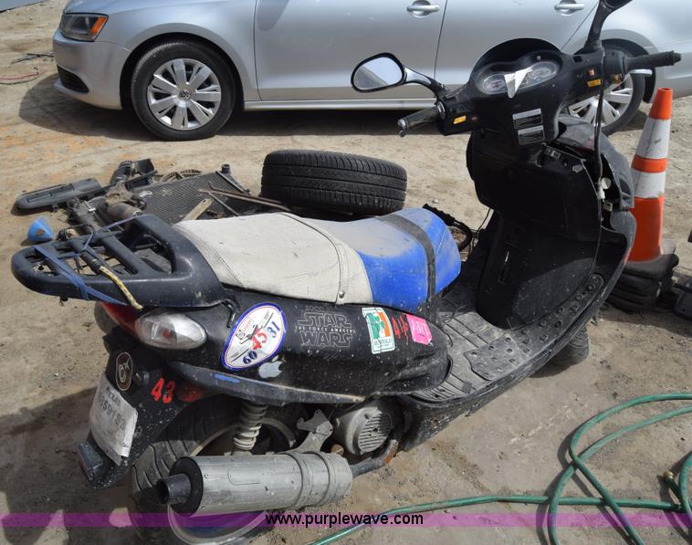 image for item BW9418 2008 Wang Wang moped