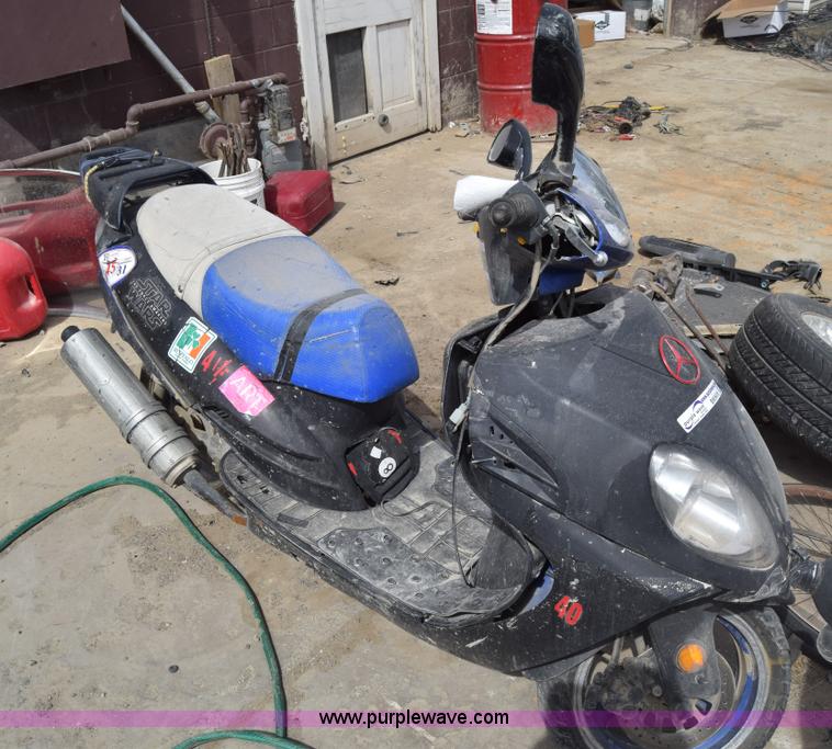 image for item BW9418 2008 Wang Wang moped