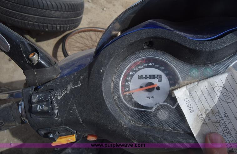 image for item BW9418 2008 Wang Wang moped