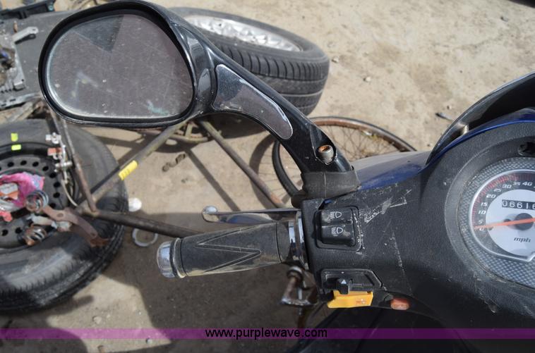 image for item BW9418 2008 Wang Wang moped