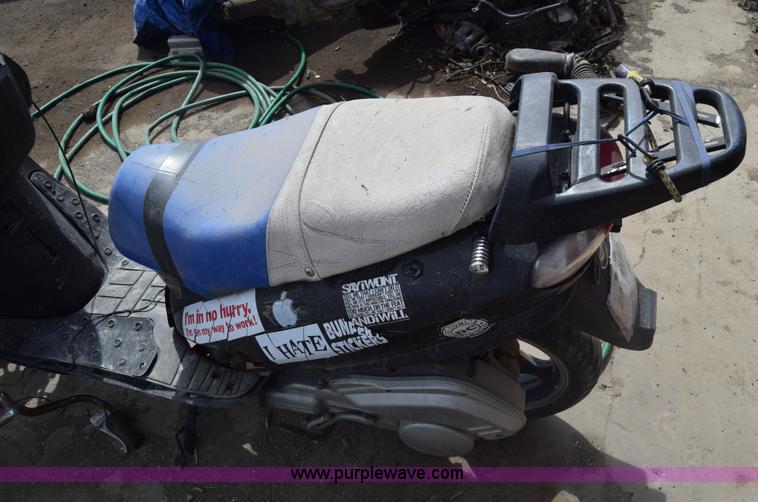 image for item BW9418 2008 Wang Wang moped