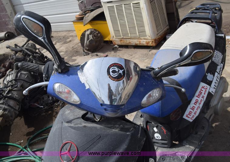 image for item BW9418 2008 Wang Wang moped