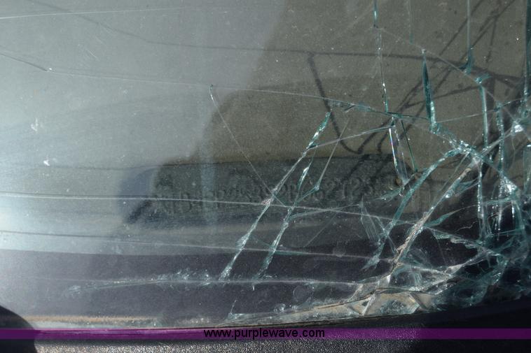 image for item K8513 2002 Dodge Caravan van