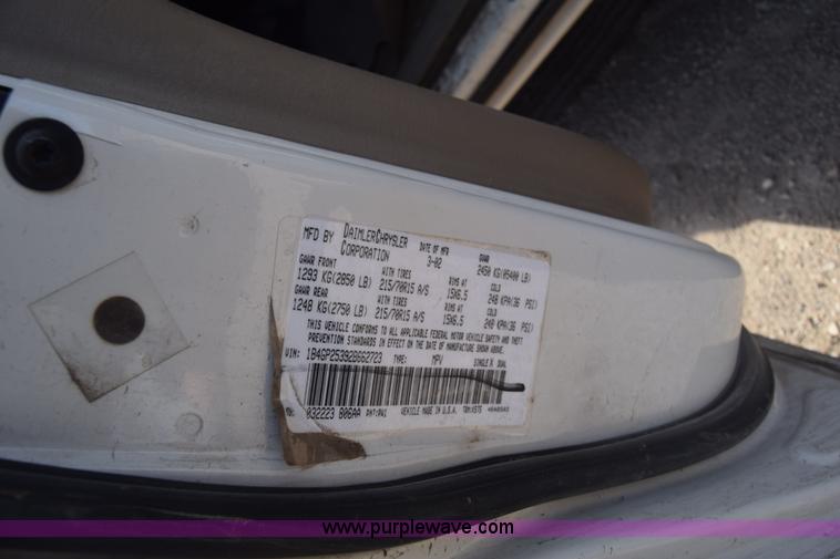 image for item K8513 2002 Dodge Caravan van