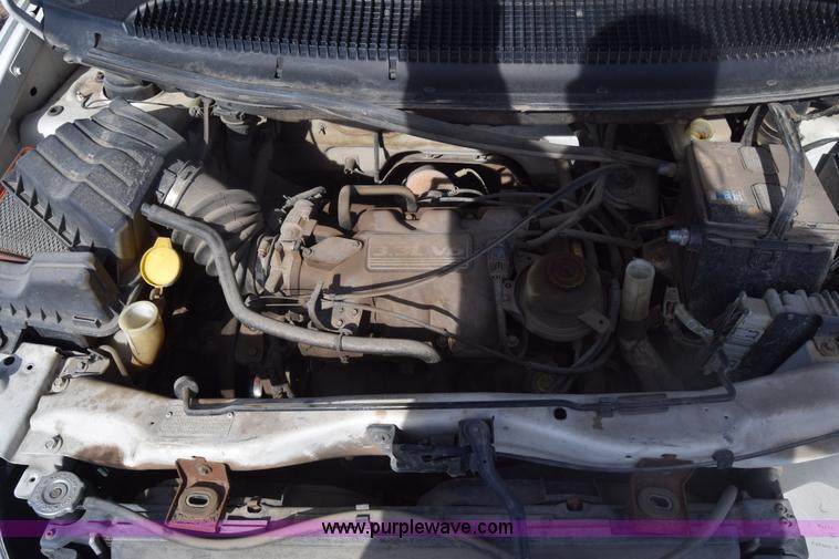 image for item K8513 2002 Dodge Caravan van