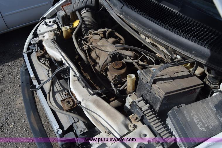 image for item K8513 2002 Dodge Caravan van