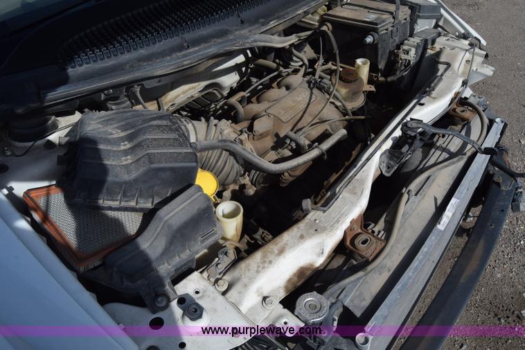 image for item K8513 2002 Dodge Caravan van