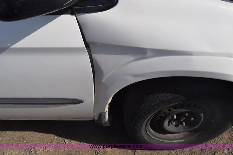 image for item K8513 2002 Dodge Caravan van