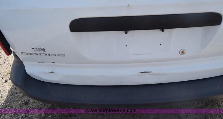 image for item K8513 2002 Dodge Caravan van