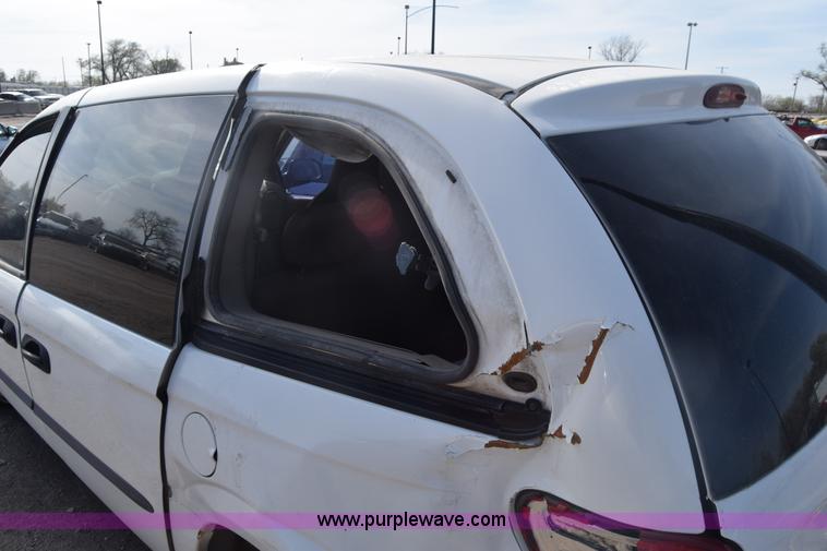image for item K8513 2002 Dodge Caravan van