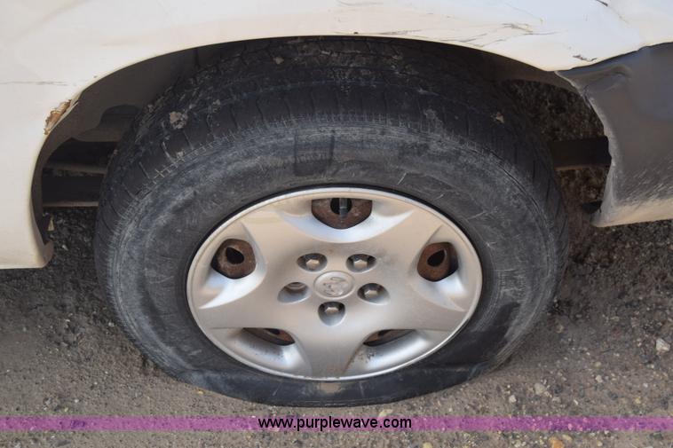 image for item K8513 2002 Dodge Caravan van