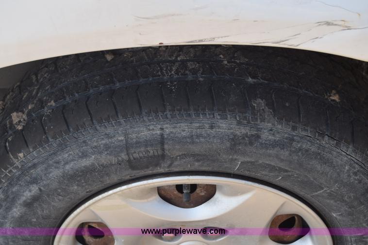 image for item K8513 2002 Dodge Caravan van