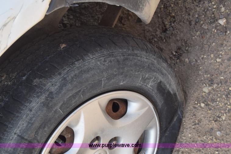 image for item K8513 2002 Dodge Caravan van