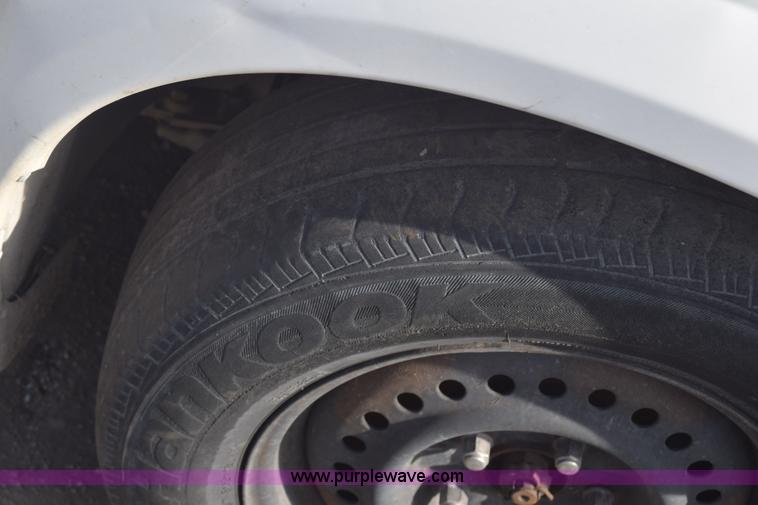 image for item K8513 2002 Dodge Caravan van