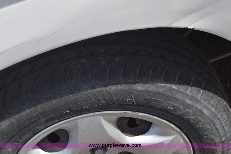 image for item K8513 2002 Dodge Caravan van