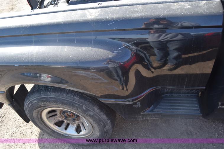 image for item K8514 1998 Ford Ranger pickup truck