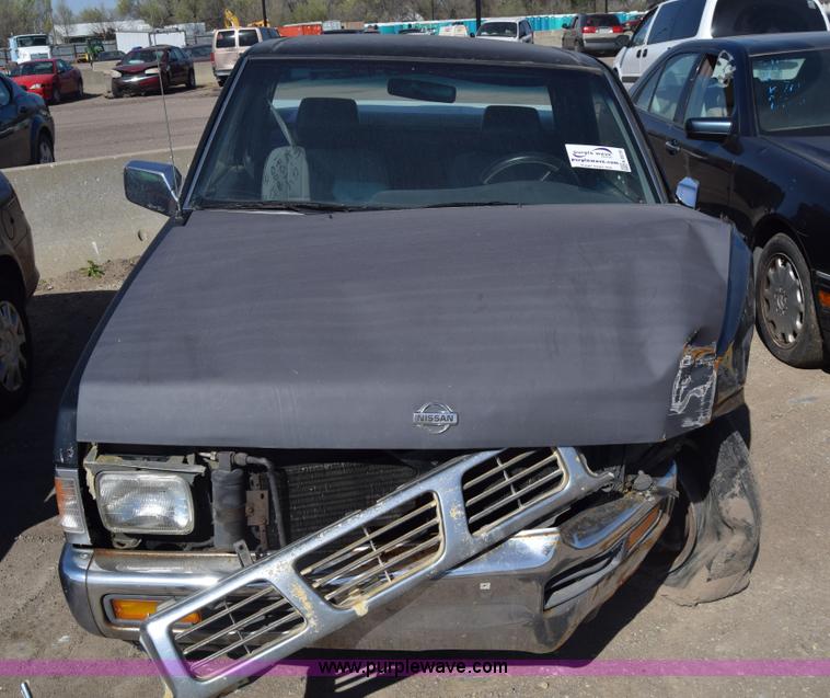 image for item K8519 1995 Nissan KXE pickup truck