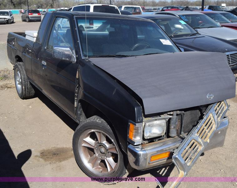 image for item K8519 1995 Nissan KXE pickup truck